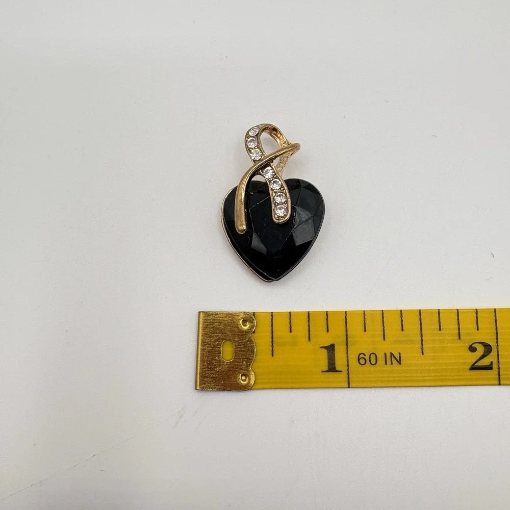 Vintage Black Faceted Heart Pendant Gold Tone Ribbon With Rhinestones‎